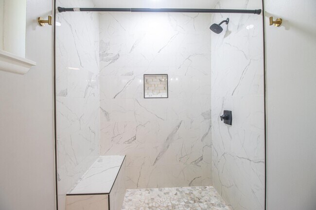 Photo - 282 McCool St