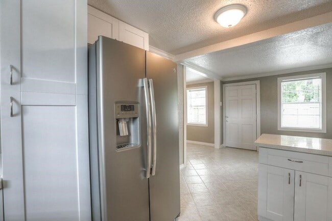 Photo - 4809 McEwen St