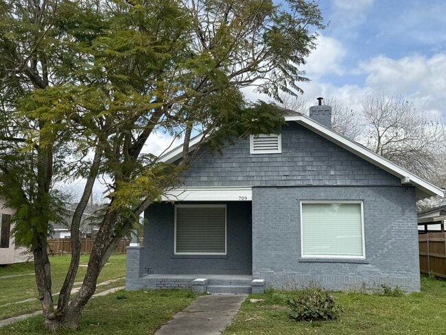 Photo - 709 E Jackson Ave