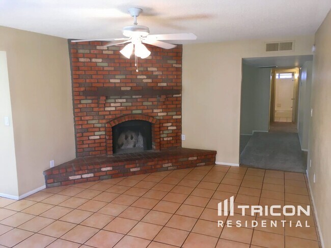 Photo - 5819 W Grovers Ave