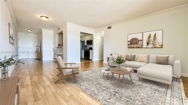 Building Photo - 900 SW 8th St Unit 1501