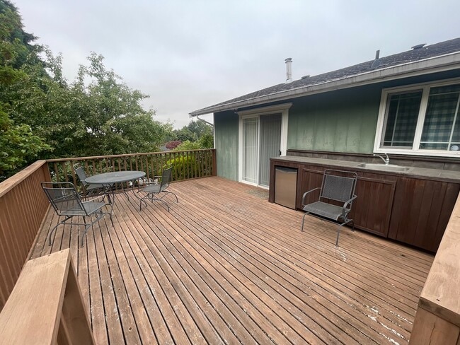 Photo - 1017 N Viewmont Dr