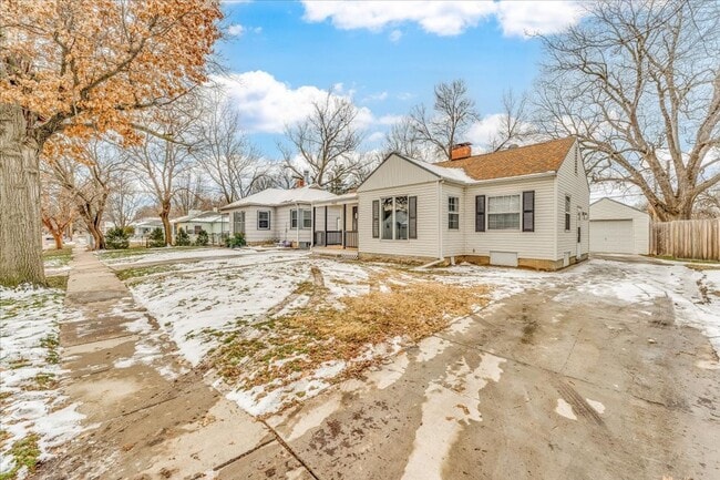 Photo - Adorable 2 Bed Riverside Home – Updated & Ready Now!