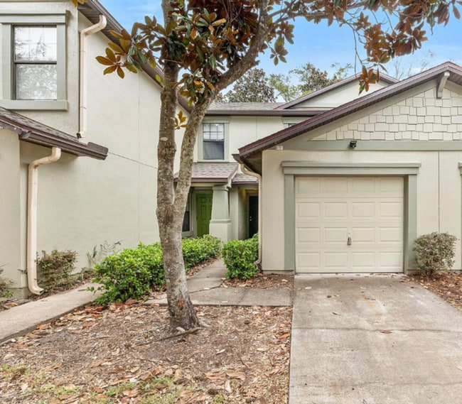 Building Photo - 2/2.5 Townhome with garage