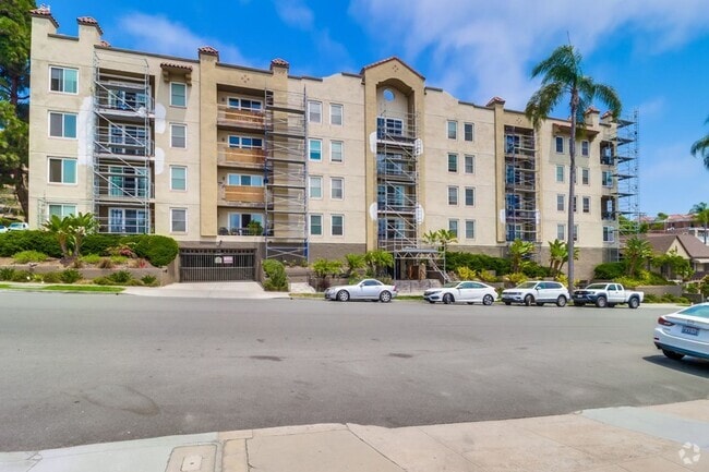 Building Photo - Amazing 2 Bedroom in Bankers Hill Rental