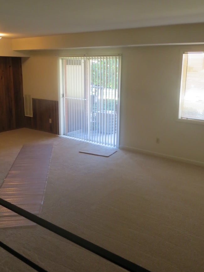 Carlyn Hill Apartments