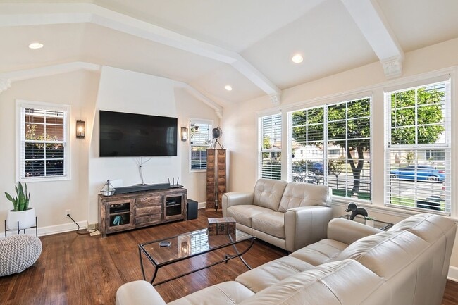 Photo - 2844 Hill St