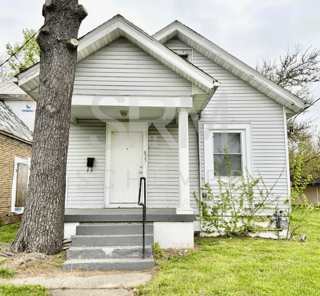 655 S 27th St