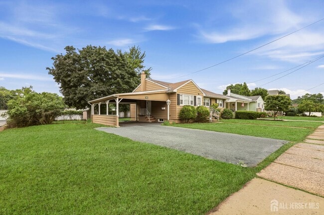 320 Suttons Ln