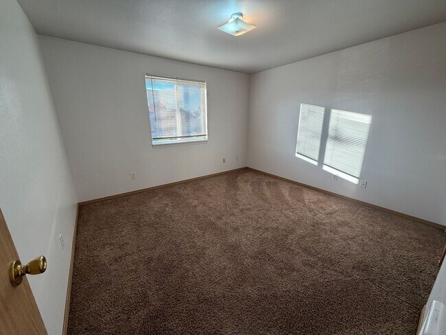 Photo - 188 Unit 489 Ecols St S