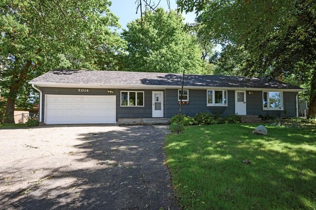 Building Photo - Gorgeous Shoreview House 3BR 1 Bath  Available Early May!