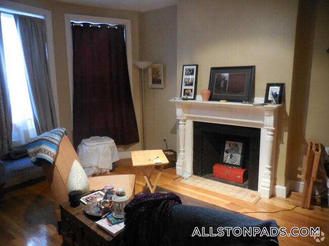Building Photo - 17 Highgate St Rental