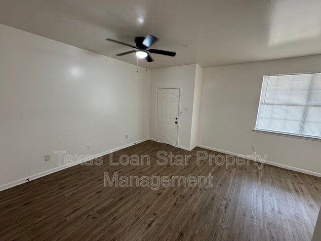 Photo - 8256 Leonora St Unidad 3 Rental