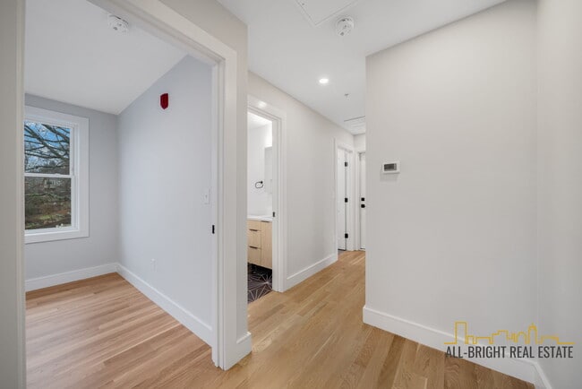 Photo - 9 Wenham St Unit 3