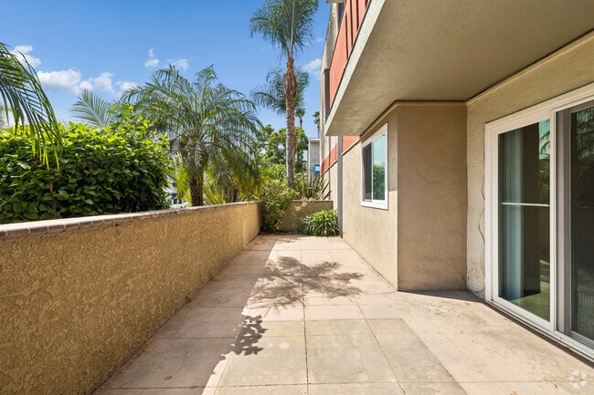 1BR, 1BA - 825SF - Patio