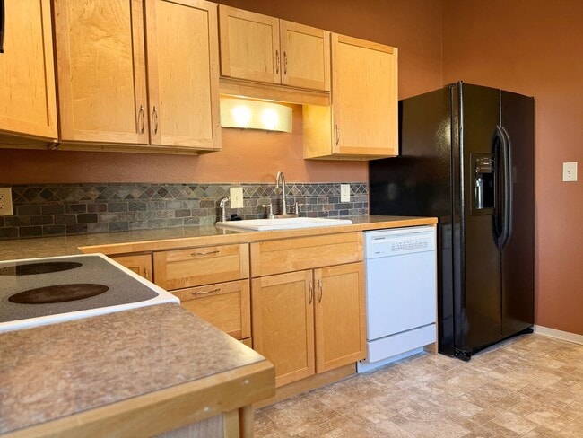 Photo - Short term 6 month rental available. 2 bedroom, 2 bath home in Boise!