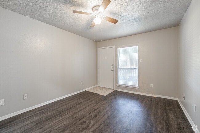 1BR, 1BA - 646SF - Bedroom