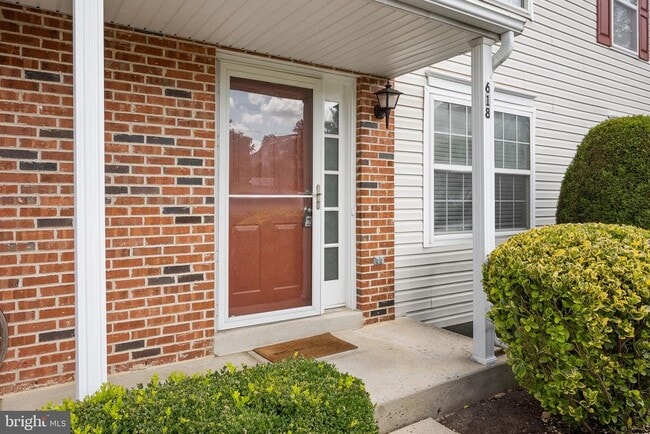 618 Songbird Ct
