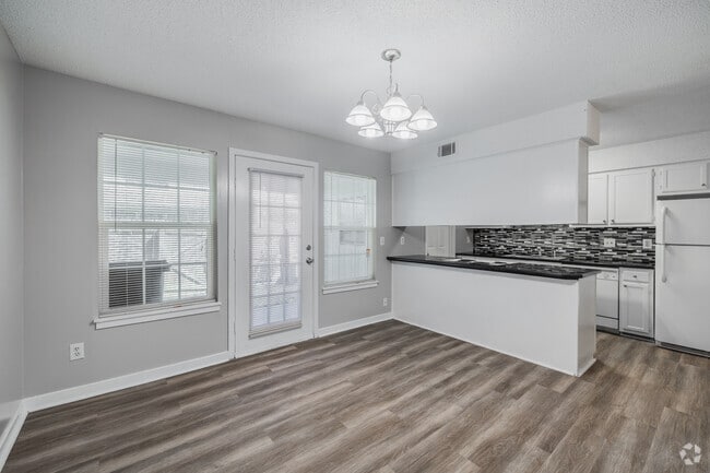 Interior Photo - Collins Park Rental