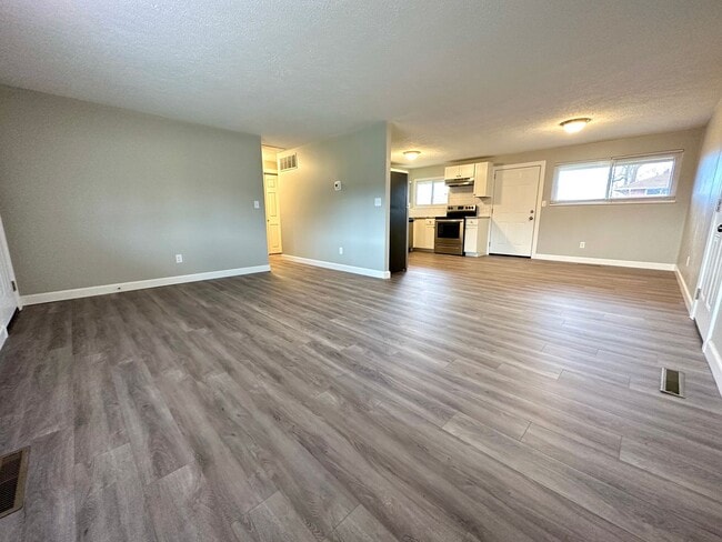 Photo - 401 Orangewood Dr