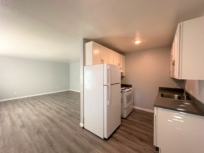 Photo - Las Palmas at 133 and 233 West I Street