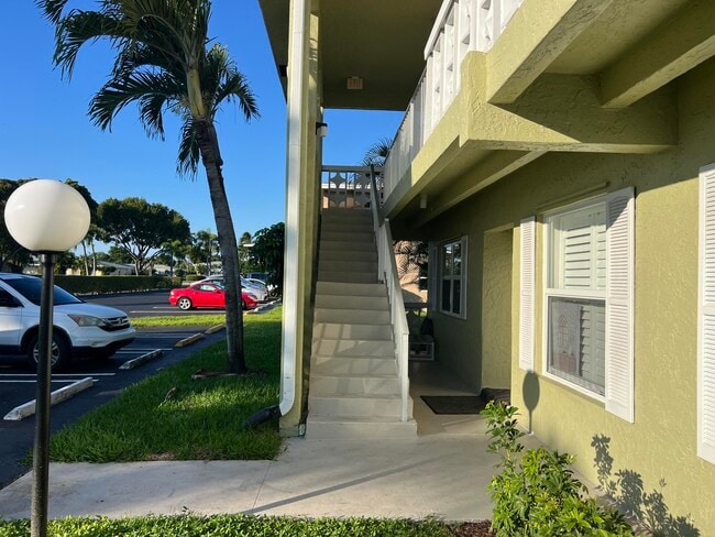 Photo - 1150 Boxwood Dr Unit 202