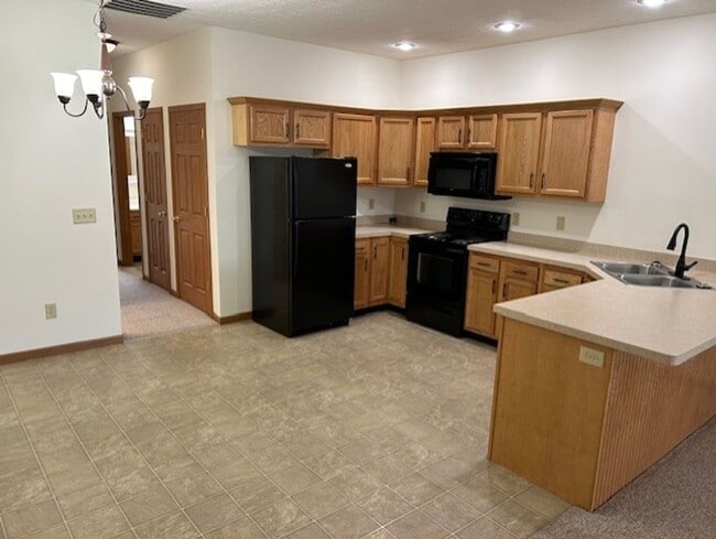 Photo - 1 Bedroom Apartment with Garage! Unit 1510-B Williamsburg Pl
