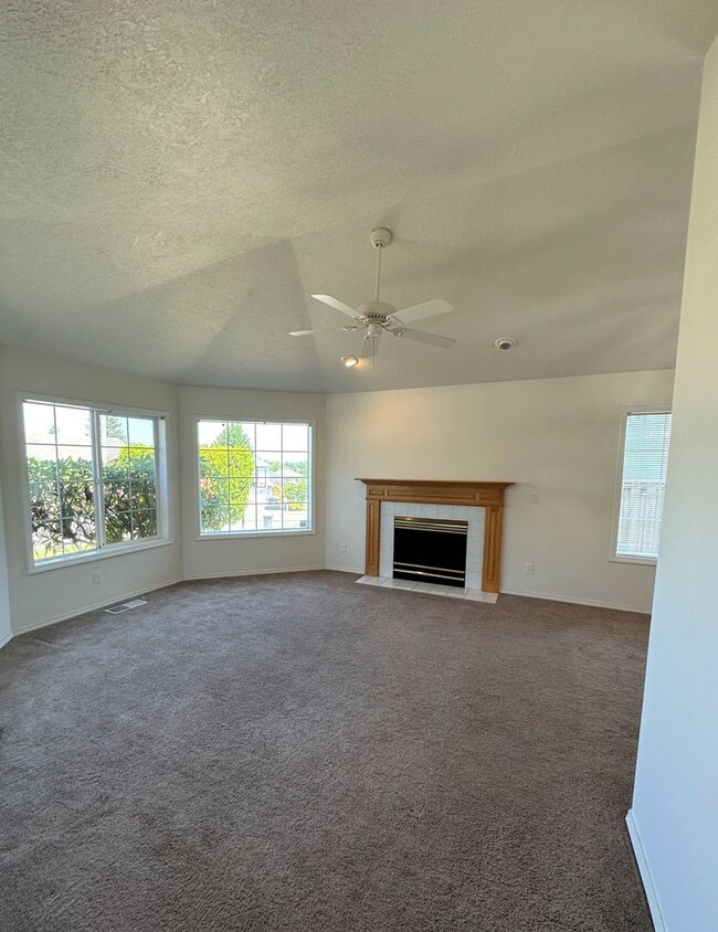 Photo - 1642 Diamond Peak Ct NW