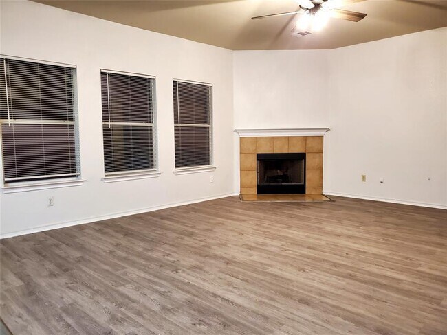 Photo - 17909 Maxa Dr