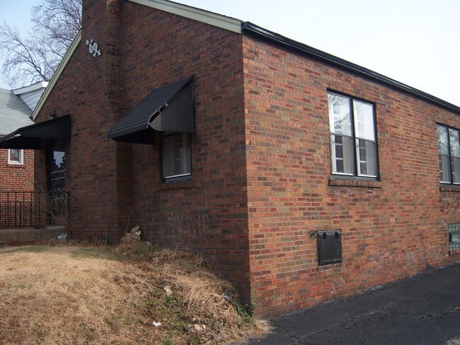 Building Photo - 2 Bedroom House in Upland Parks