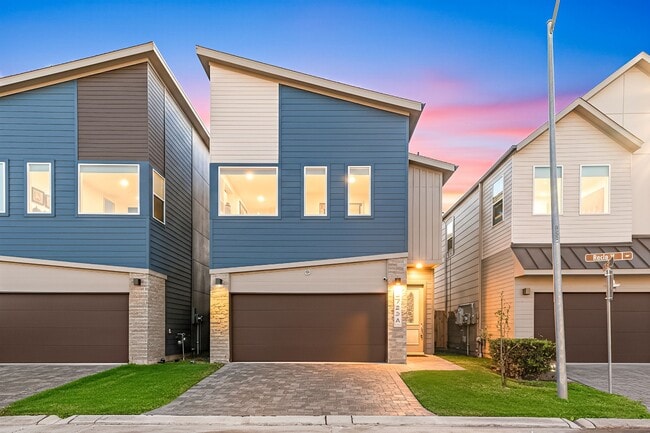 Building Photo - 5722 Rucio Ln