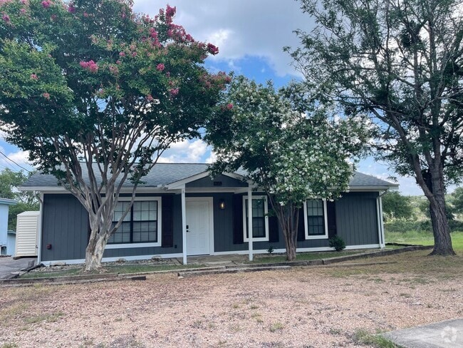 Building Photo - NEW ON MARKET !! Rental