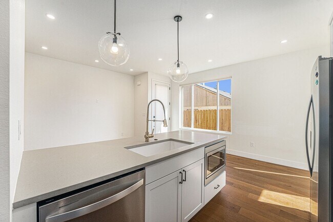 Photo - 1331 Newton St