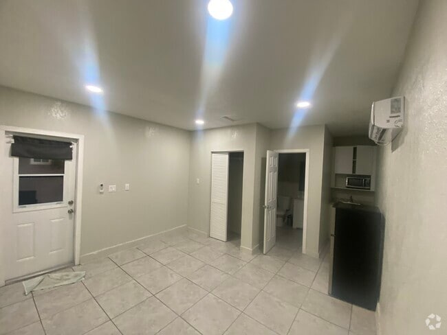 Building Photo - 19227 NW 62nd Ave Unit Studio Rental