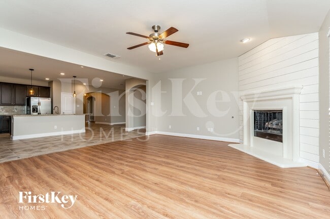 Photo - 605 England St