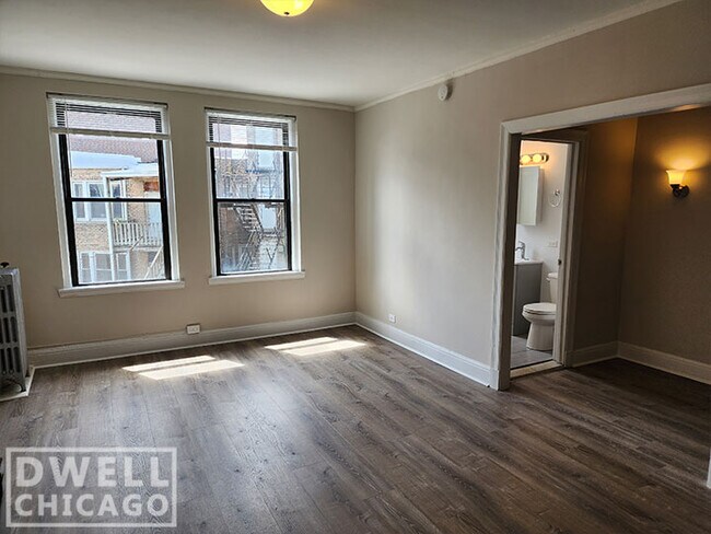 Photo - 3333 W Diversey Ave Apartamentos