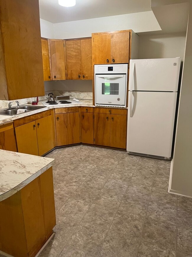 Photo - 3BED 1.5BATH - BONUS ROOM, LARGE YARD, WASHER/DRYER HOOKUP, DRIVEWAY PARKING