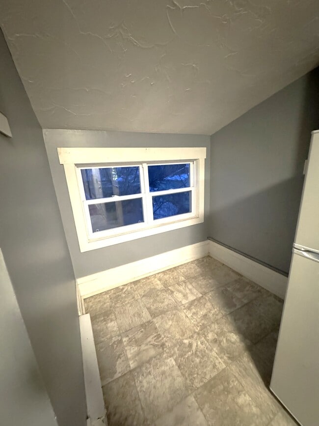 Photo - 385 Lutz St Unit 5