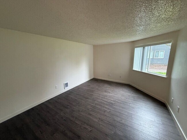 Photo - 421 Senate St NW