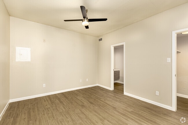 1BR, 1BA - 630SF