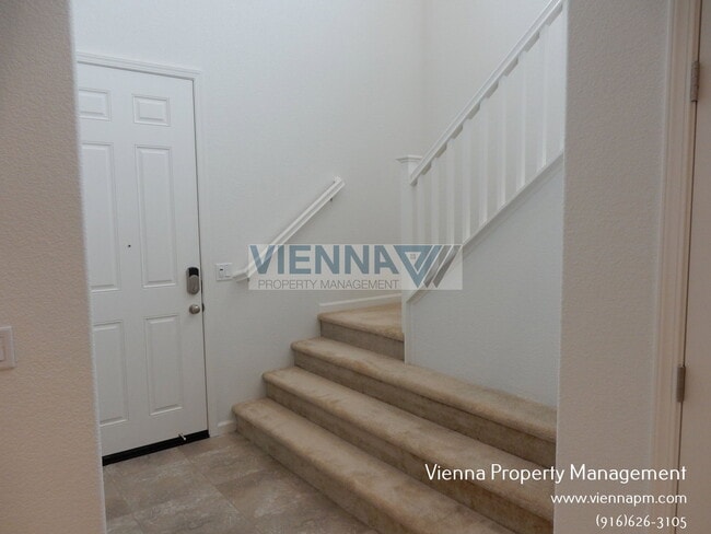 Photo - 1271 Goldenrod Way