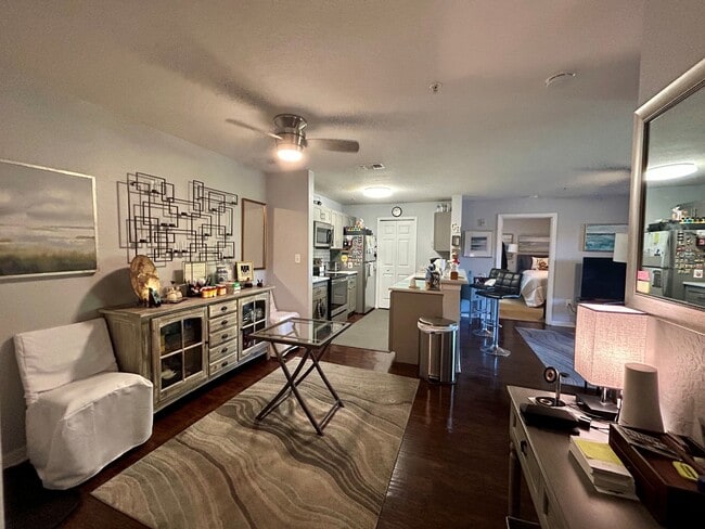 Photo - 5483 Vineland Rd