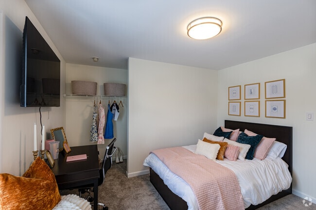 3BR, 3.5BA - 1,256SF - Bedroom