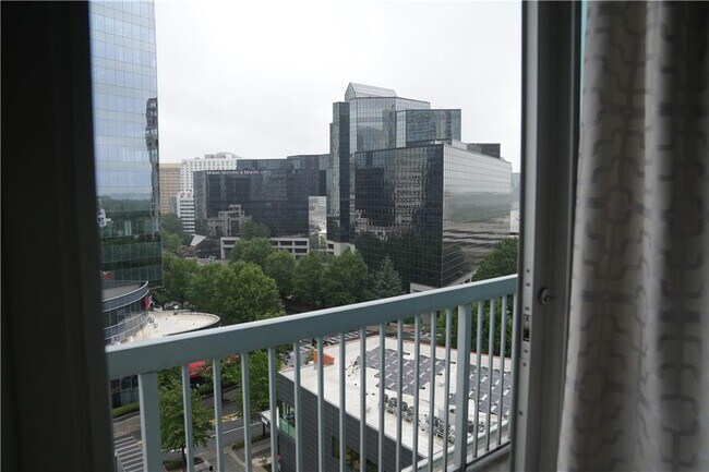 Building Photo - 3324 Peachtree Rd Unit 1013 Rental