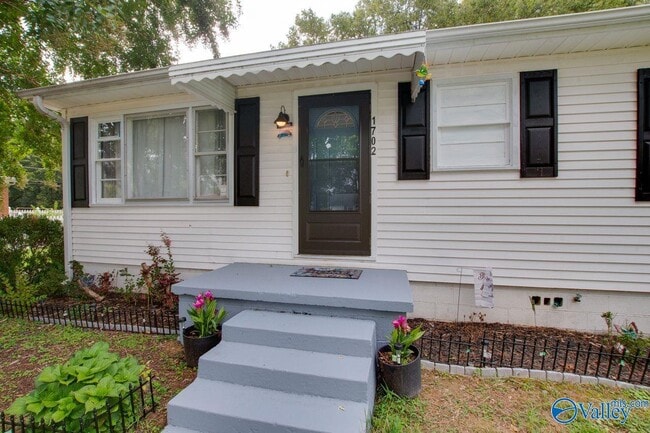 Photo - 1702 Truman Dr NE