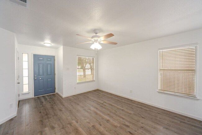 Photo - Charming 3 bed - 2 bath Home in Sarah's Cr...