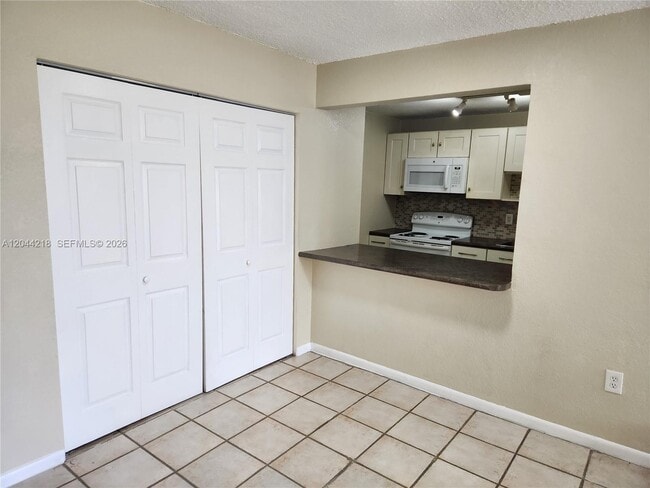 Photo - 802 NW 87th Ave Unidad 312