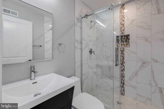 Photo - 2113 Master St