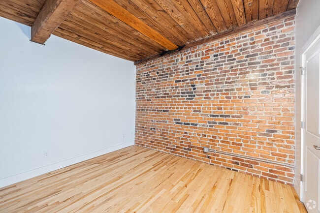 1BR, 1BA - 830SF - Bedroom