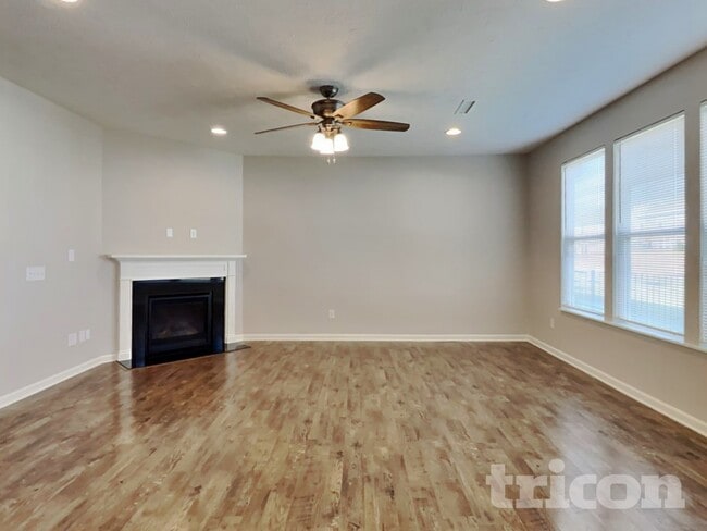 Photo - 10348 Hunters Crossing Blvd